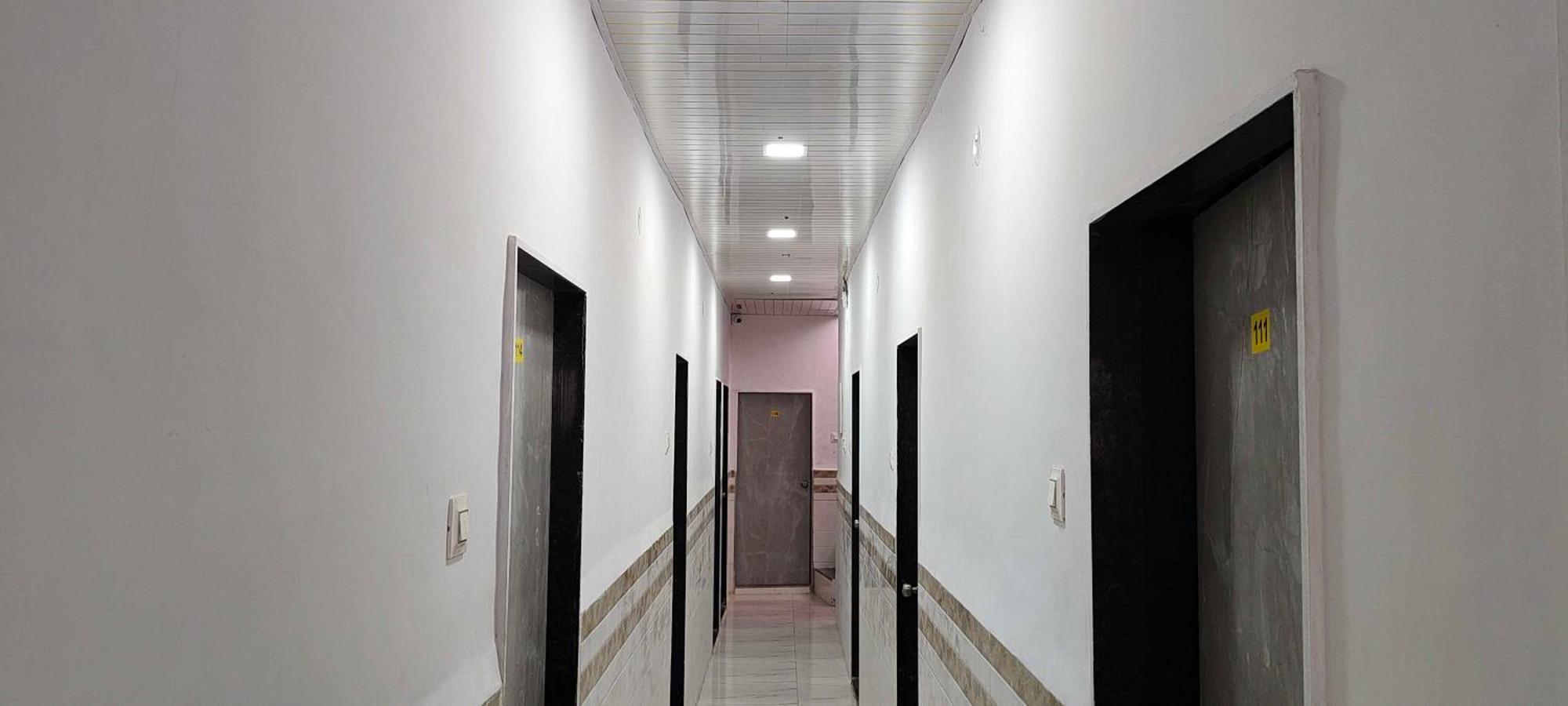 스팟 온 47942 사르감 로징 앤 보딩 호텔 Ulhāsnagar 외부 사진